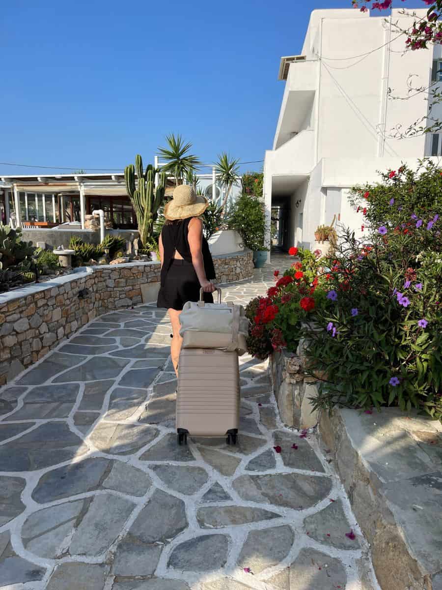 How to Manifest Travel & The Vacation of Your Dreams 